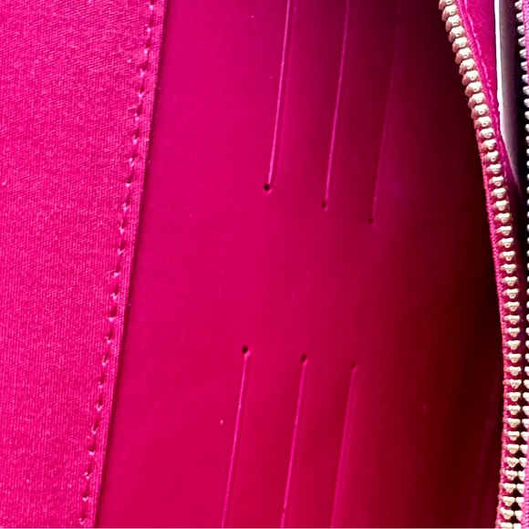 Auth LOUIS VUITTON Louise Hot Pink Patent Leather Clutch - Picture 10 of 12